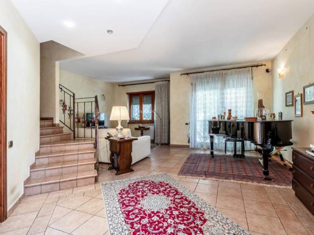 Villa bifamiliare in vendita a Roma via Luigi Appiani, 21, Tor Sapienza La Rustica