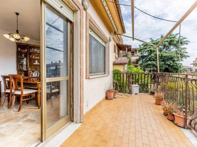 Villa bifamiliare in vendita a Roma via Salomone Morpurgo, 16, Ottavia