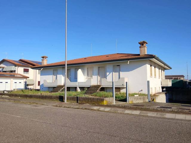 Villa bifamiliare in vendita a Ronco All'Adige