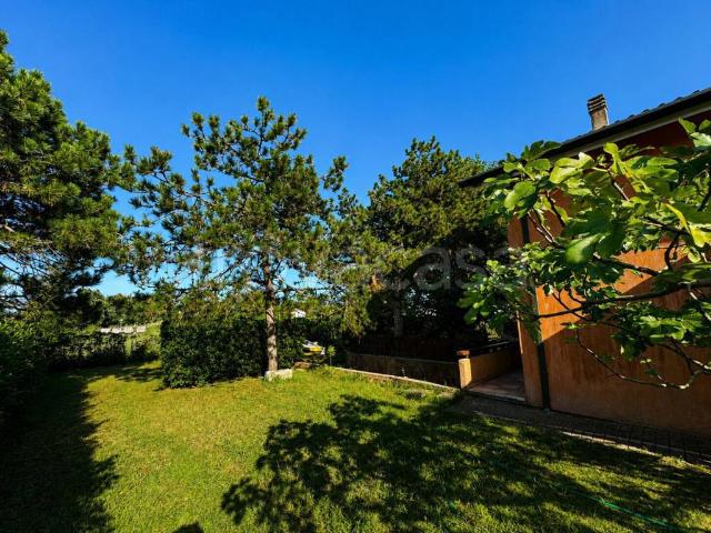 Villa bifamiliare in vendita a Rosolina via del ciliegio, 6b, Isola Albarella