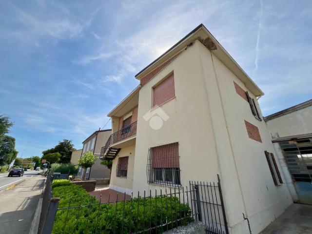 Villa bifamiliare in vendita a Ravenna via Piangipane, 87, Piangipane Santerno