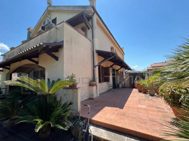 Villa Bifamiliare in vendita a Rende, Roges Commenda