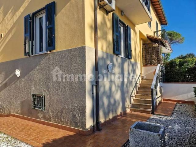 Villa bifamiliare in vendita a Rescaldina via Roma, 11