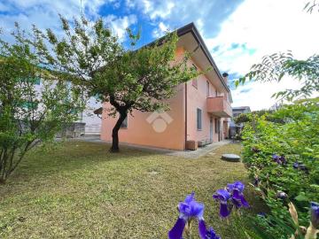 Villa bifamiliare in vendita a Resana via della Croce, 10, Castelminio