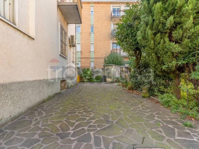 Villa bifamiliare in vendita a Rho via Mameli, 43