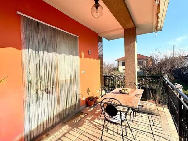 Villa bifamiliare in vendita a Rivoli