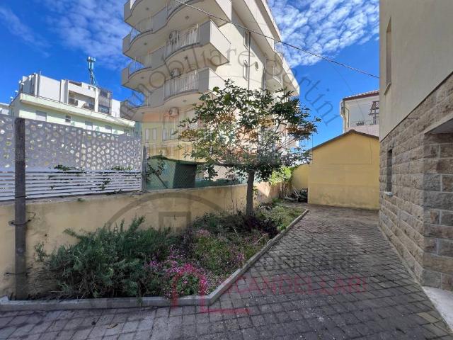 Villa bifamiliare in vendita a Rimini viale Porto Bardia, 1A, Torre Pedrera