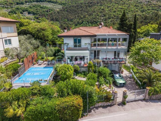 Villa bifamiliare in vendita a Torbole, Nago Torbole