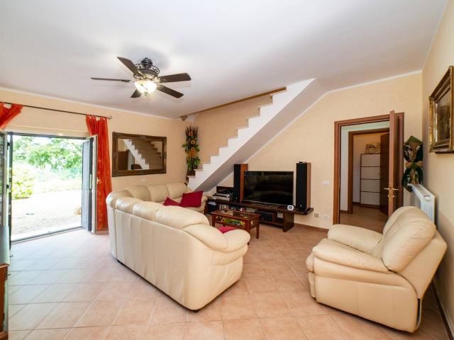 Villa bifamiliare in vendita a Torricella in Sabina, Ornaro Alto