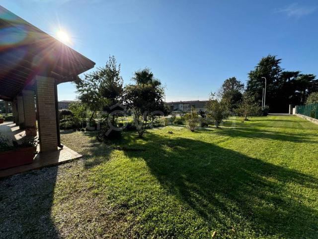 Villa bifamiliare in vendita a Talmassons via Francesco Tomadini