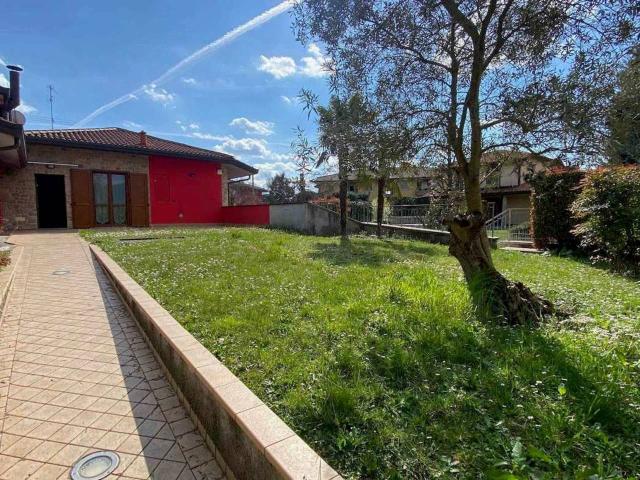 Villa bifamiliare in vendita a Terno D'Isola