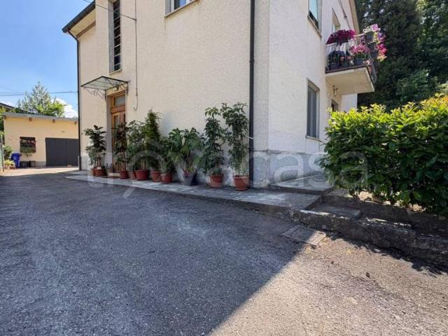 Villa bifamiliare in vendita a Traversetolo via I. Cocconi, 25