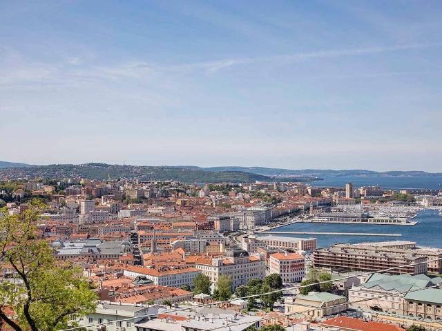Villa bifamiliare in vendita a Trieste