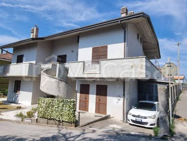 Villa bifamiliare in vendita a Urbino via Don Nello Ligi, Pieve Di Cagna