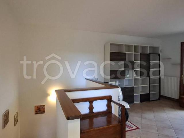 Villa bifamiliare in vendita a Vaiano via Nuova per Schignano