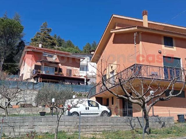 Villa bifamiliare in vendita a Vallinfreda