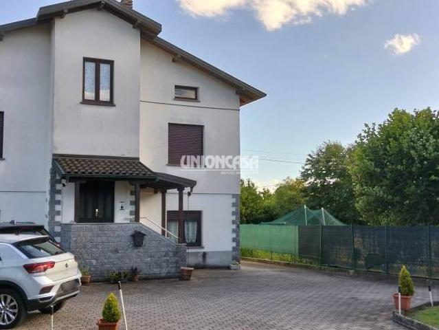 Villa bifamiliare in vendita a Valmorea via Carlo Somigliana