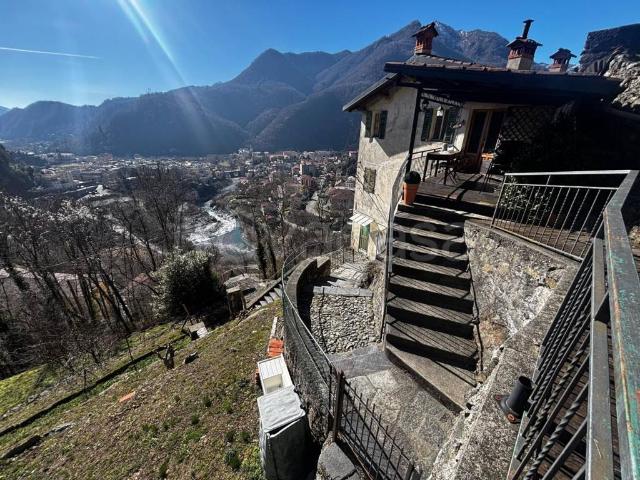 Casa indipendente in vendita a Varallo via Fiume, 2/7