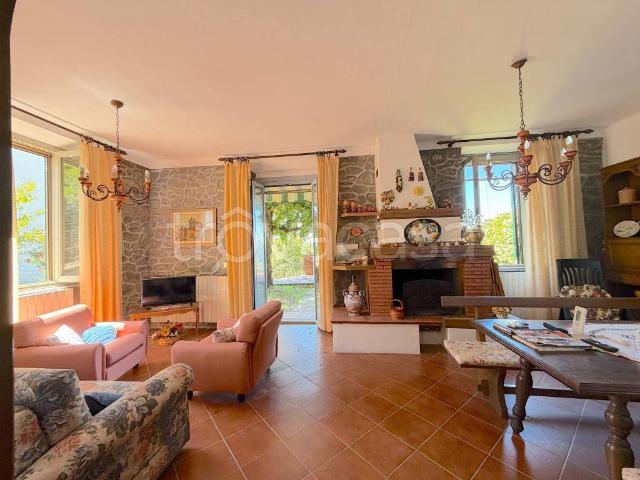Villa bifamiliare in vendita a Vellano, Pescia