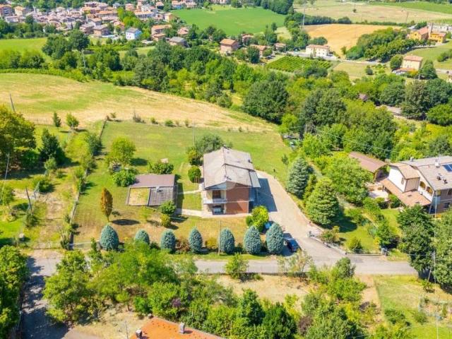 Villa bifamiliare in vendita a Ventoso, Scandiano