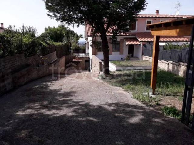 Villa bifamiliare in vendita a Viterbo via delle Pietrare, 15, Grotticella Mazzetta