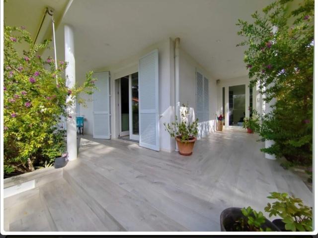 Villa bifamiliare in vendita a Vittoria Apuana, Forte dei Marmi