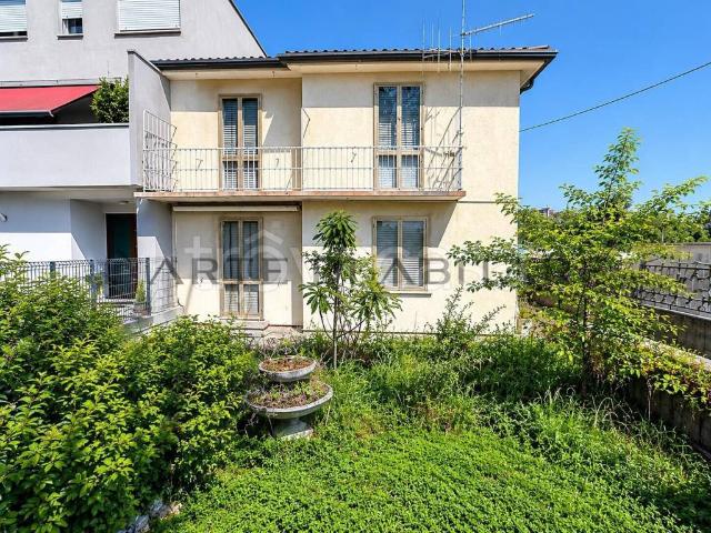 Villa bifamiliare in vendita a Vicenza via Maganza, 46, Viale Verona