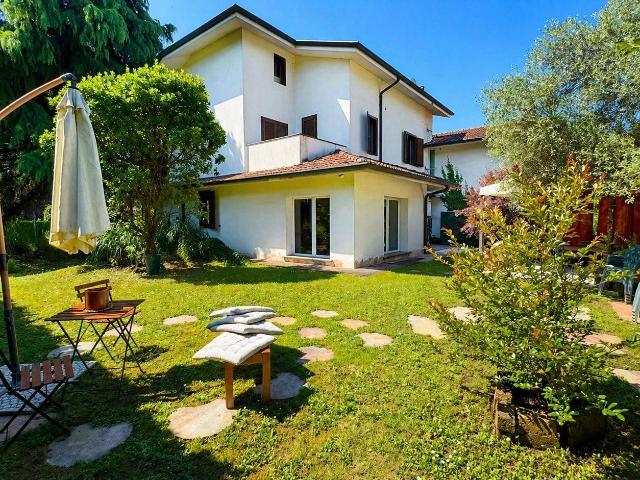 Villa Bifamiliare in vendita a Vimercate, Oreno Residenziale