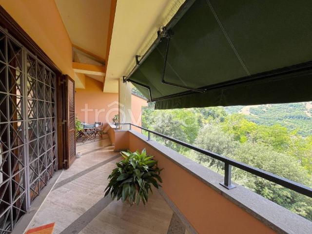 Villa bifamiliare in vendita ad Atina via Capodichina