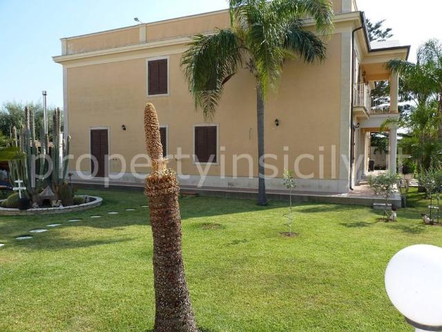 Villa bifamiliare in vendita ad Avola