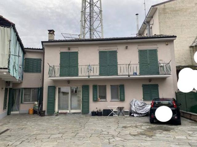 Villa bifamiliare in vendita ad Alba