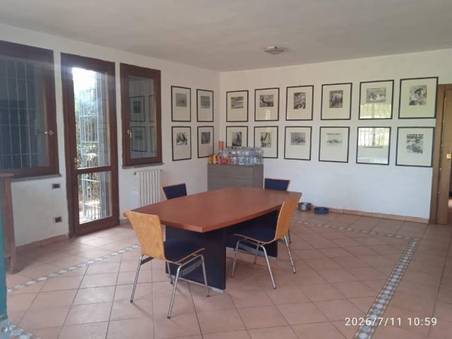 Villa bifamiliare in vendita ad Albinea via Poiano