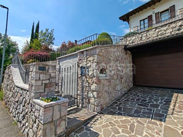 Villa bifamiliare in vendita ad Almenno San Bartolomeo via Bosdocco