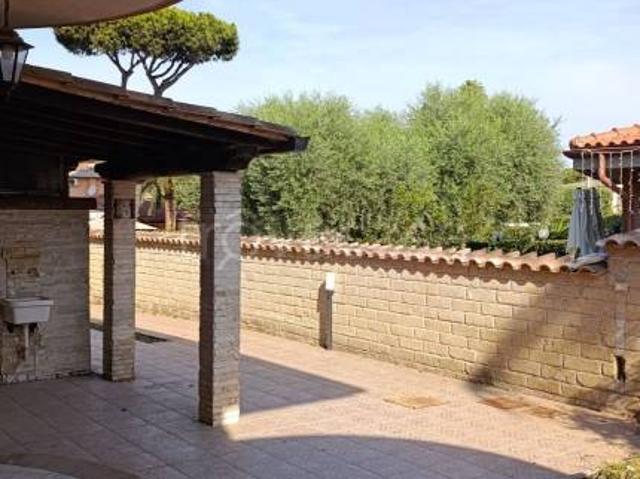 Villa bifamiliare in vendita ad Anzio via Gaspare Gozzi, Villaggio Giornalisti Poggio