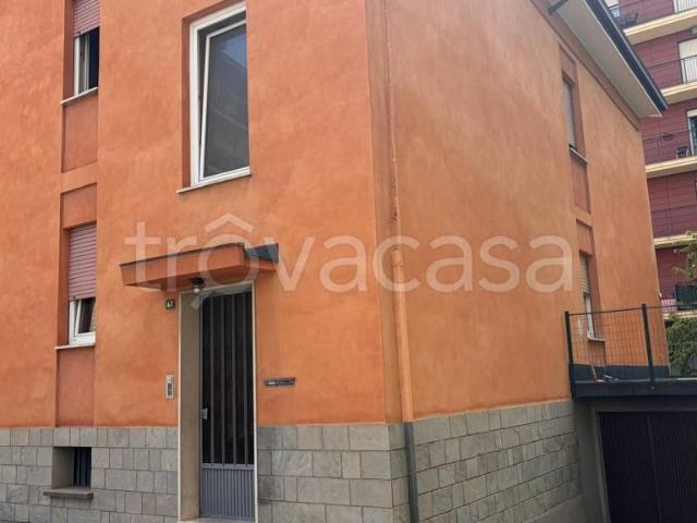 Villa bifamiliare in vendita ad Aosta corso Ivrea, 47