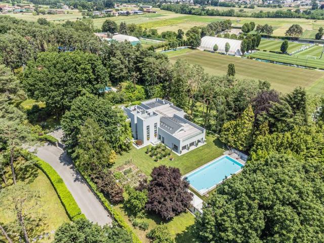 Villa bifamiliare in vendita ad Appiano Gentile via dei Salici