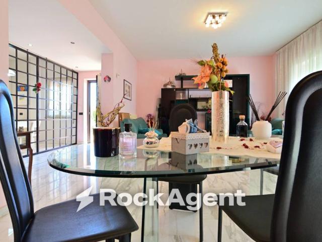 Villa bifamiliare in vendita ad Aprilia via del Colle, 22, Vallelata