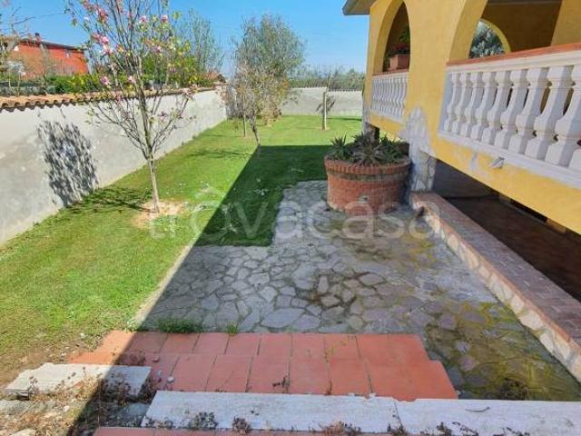 Villa bifamiliare in vendita ad Aprilia via Sele, Apriliana Campo del Fico