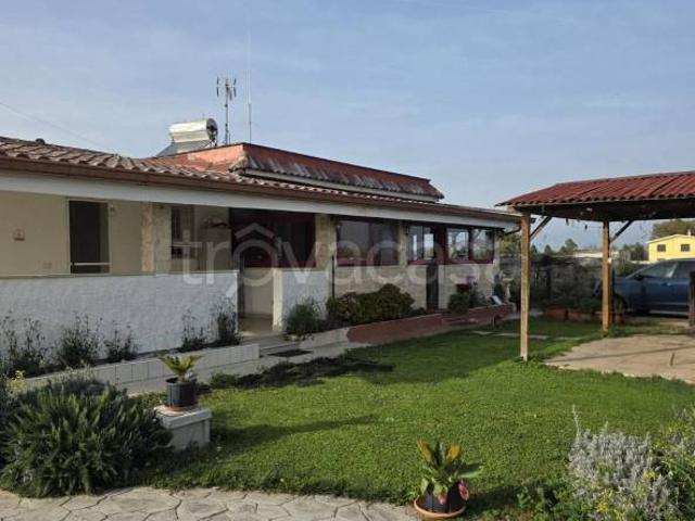 Villa bifamiliare in vendita ad Aprilia via Val di Fassa, 5, Campoverde Lampione
