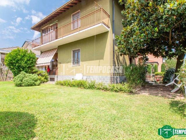 Villa bifamiliare in vendita ad Arese via manzoni
