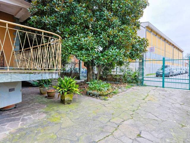 Villa bifamiliare in vendita ad Arese via San Vittore, 1