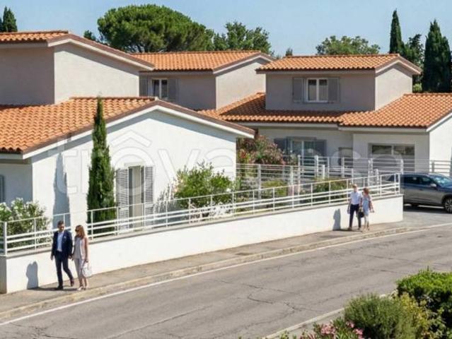 Villa bifamiliare in vendita ad Arezzo, Agazzi