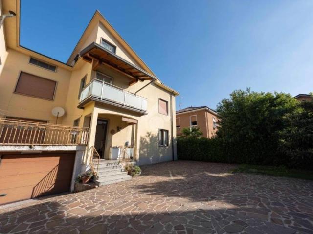 Villa bifamiliare in vendita ad Arosio via degli alpini, 3
