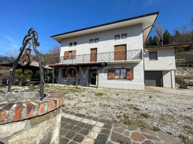 Villa bifamiliare in vendita ad Artegna via Sottocolle, 24