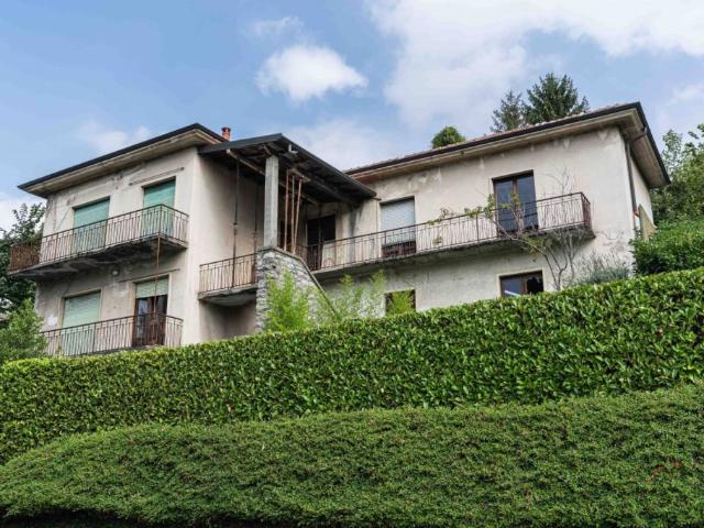 Villa bifamiliare in vendita ad Asso