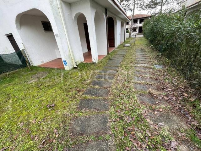 Villa Bifamiliare in affitto a Comacchio via dei Frassini, 39, arredato, giardino privato, lavatrice TrovaCasa
