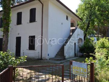 Villa Bifamiliare in affitto a Comacchio via dei Frassini, 49, arredato, giardino privato, terrazzo TrovaCasa