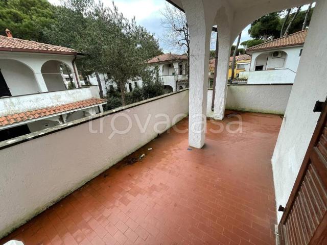 Villa Bifamiliare in affitto a Comacchio via dei Frassini, 57, arredato, giardino privato, terrazzo TrovaCasa