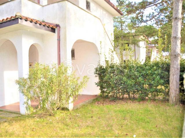 Villa Bifamiliare in affitto a Comacchio viale degli Ulivi, 111, arredato, giardino privato, posto auto TrovaCasa