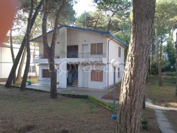 Villa Bifamiliare in affitto a Comacchio via Masaccio, 51, arredato, ristrutturato TrovaCasa
